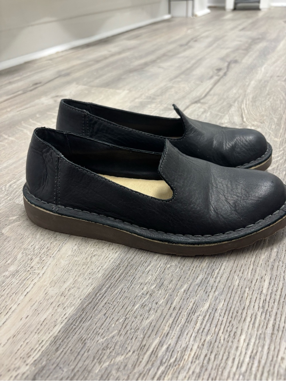 Women's L.L.Bean leather Stonington Slip-On leather Shoes women’s 7.5